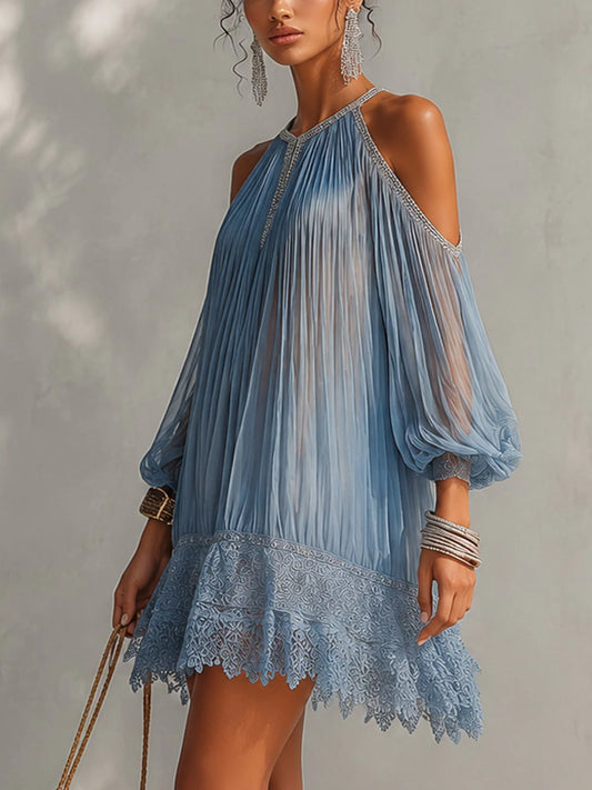 Sigrid Blå miniklänning med off-shoulder, rynkad midja och spetskant