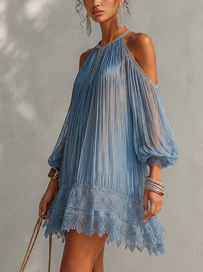 Sigrid Blå miniklänning med off-shoulder, rynkad midja och spetskant