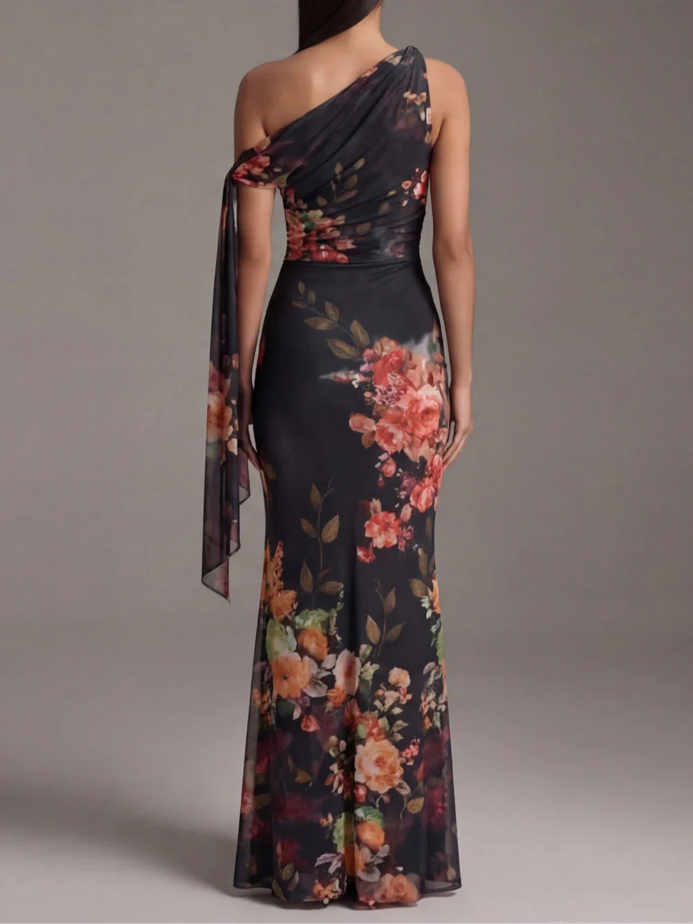 Vestido Maxi Plisado de Chiffon Estampado Negro de Un Solo Hombro