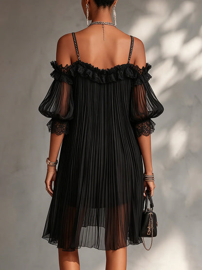 Nora Svart Miniklänning I Chiffong Med Off-shoulder Design Och Spetskant
