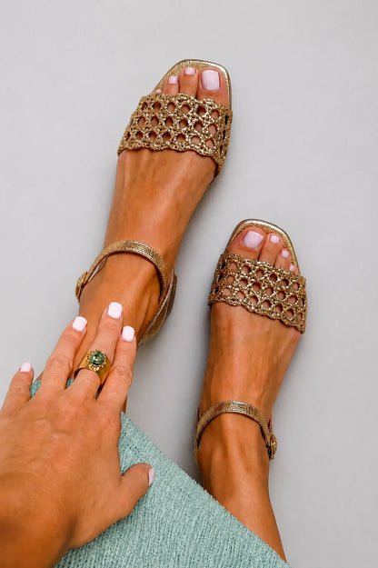 Aurora Gyllene Sommarsandaler Med Charm