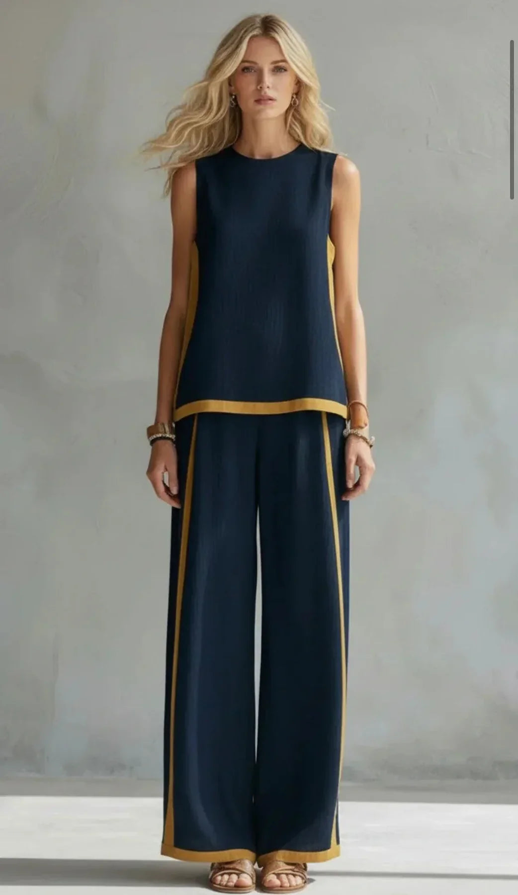 Ursula Elegant Tvådelat Set med Väst och Byxor i Tvåfärgad Design