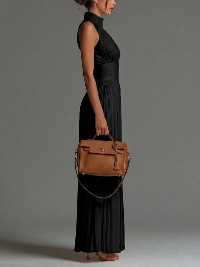 Mono Negro sin Mangas de Chiffon con Escote en V, Pliegues, Cremallera y Pernera Ancha