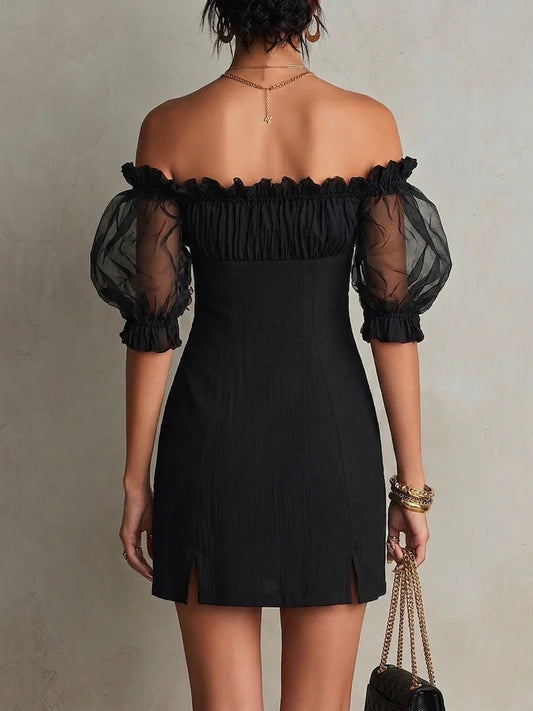 Vera Svart Miniklänning Med Off-shoulder Design, Ballongärmar Och Nitar